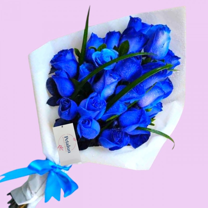 RAMO 24 ROSAS AZULES